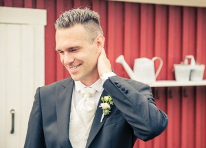 Brudgummen innan vigseln | Tobias - Foto: Viktor Sundberg